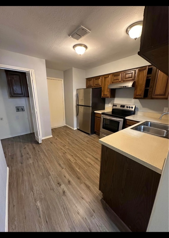 Photo - 122 Larchbrook Dr