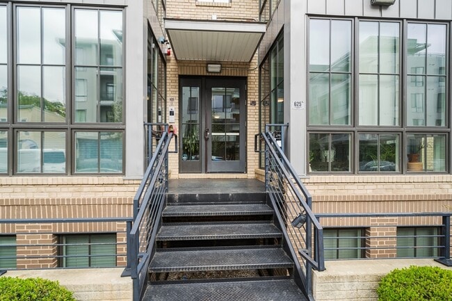 Photo - 625 Park Rd NW