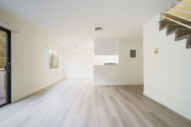 Living/Dining/Kitchen - 112 S St Andrews Pl Unit 4