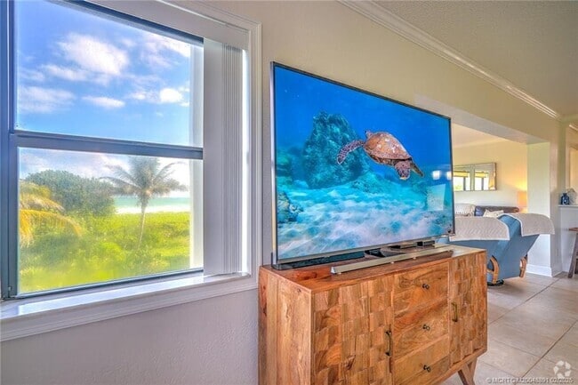 Building Photo - 1289 NE Ocean Blvd Unit 5 Rental