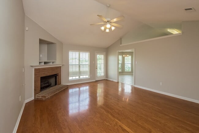 Photo - 810 Lakemont Dr