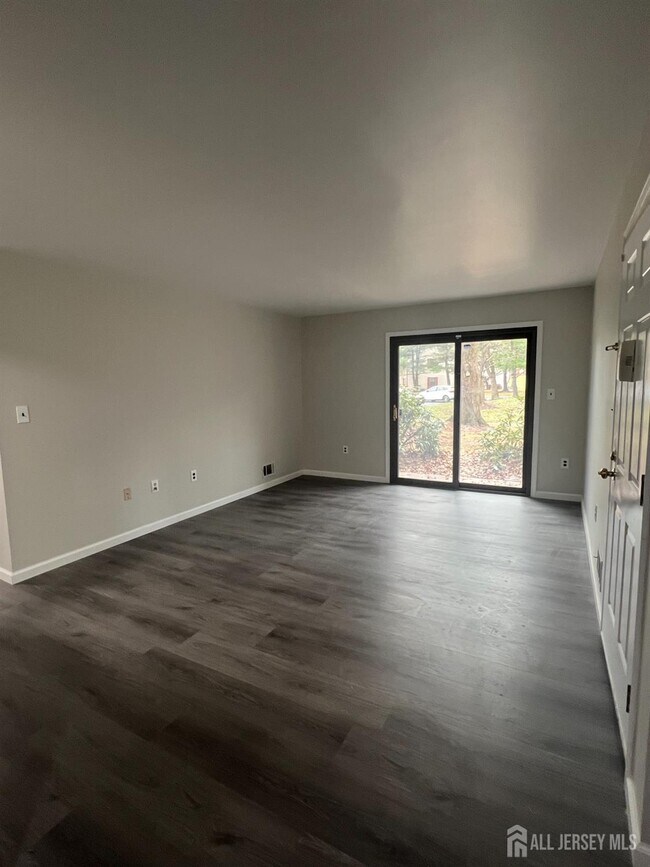 Photo - 20 Crabapple Ln