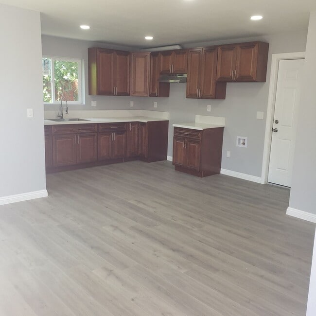 Building Photo - phi715 Unit B Rental