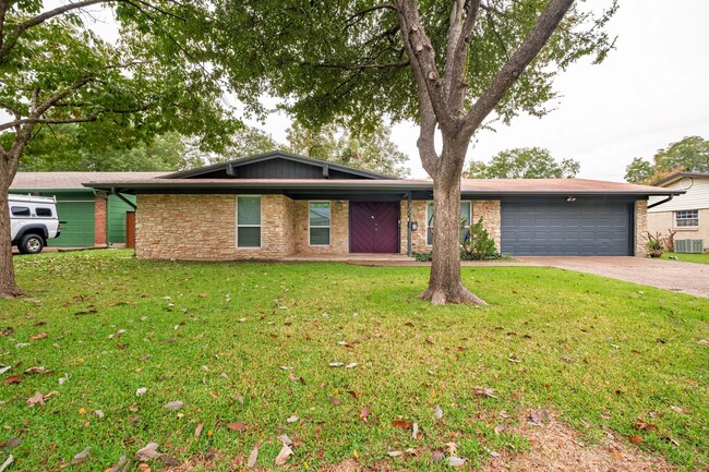 Captivating 3 Bedroom, 2 Bath Home in Cres... - Captivating 3 Bedroom, 2 Bath Home in Cres...