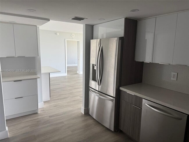 Photo - 780 NE 69th St Unidad 1608