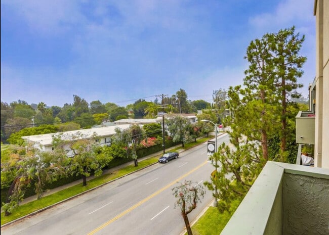 Outside View - 16169 Sunset Blvd Unit 301