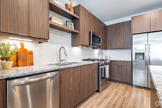 2BR, 2BA - 1066SF