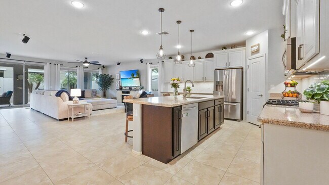22451 E Avenida Del Valle