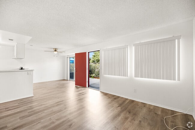 2BR, 2BA - 864 SF - Living Room
