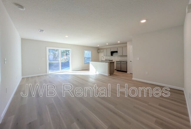 Photo - 2890 Fitzgerald St