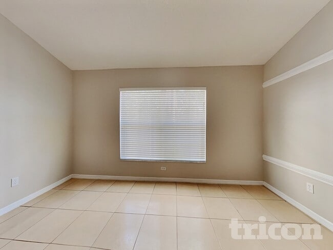 Photo - 910 Albertville Ct