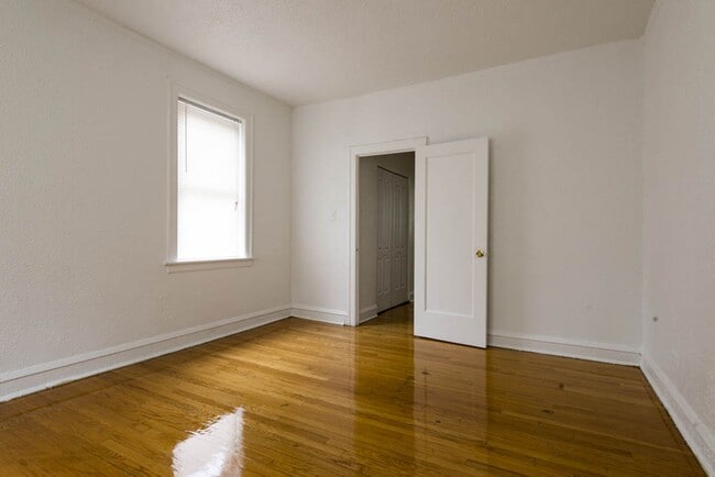 1735 W 79th