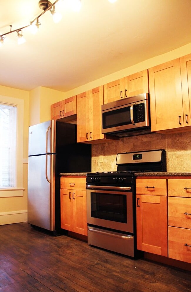 Building Photo - 23 West Ln Unit Apt. A - Available Now