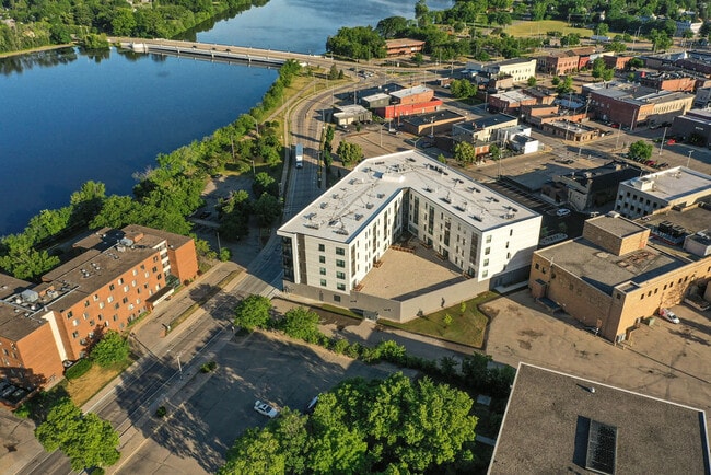 Exterior sur - Berkshire Stevens Point - Seniors (55+) Apartamentos