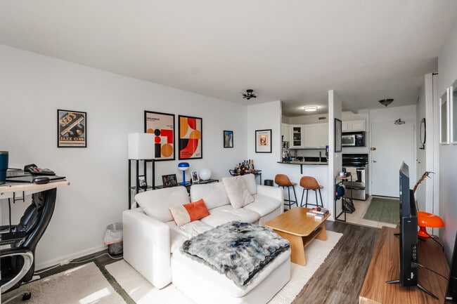 Photo - 1360 N Sandburg Terrace Unit 1409C