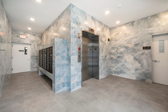 Photo - 242 Spring St Unidad 505