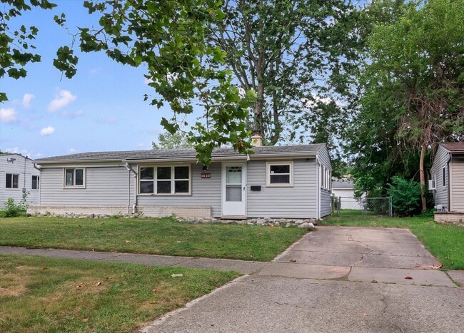 Building Photo - 1420 S Carlson St