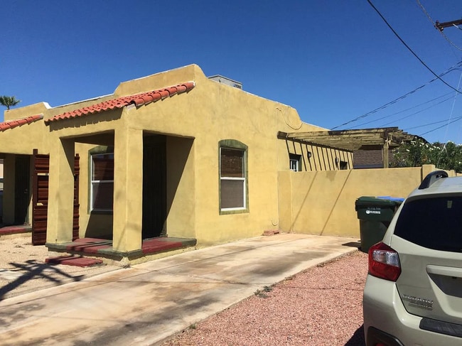 Building Photo - 1140 E Coronado Rd Rental