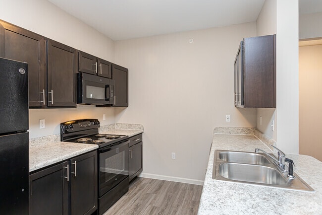 2BR, 2BA - 1,085SF