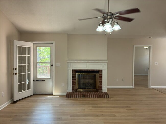 Photo - 122 Woodbridge Ct