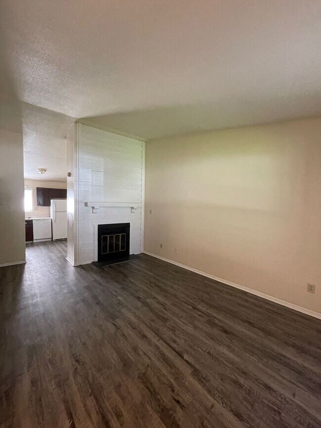 Photo - Lovely 2 Bedroom 1 Bath Duplex