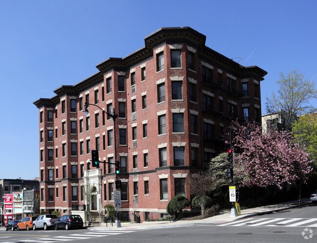 Foto principal - 2038 18th St NW