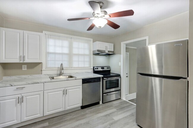 Photo - Large 4BR/2BA Ardsley Park House For Rent ...