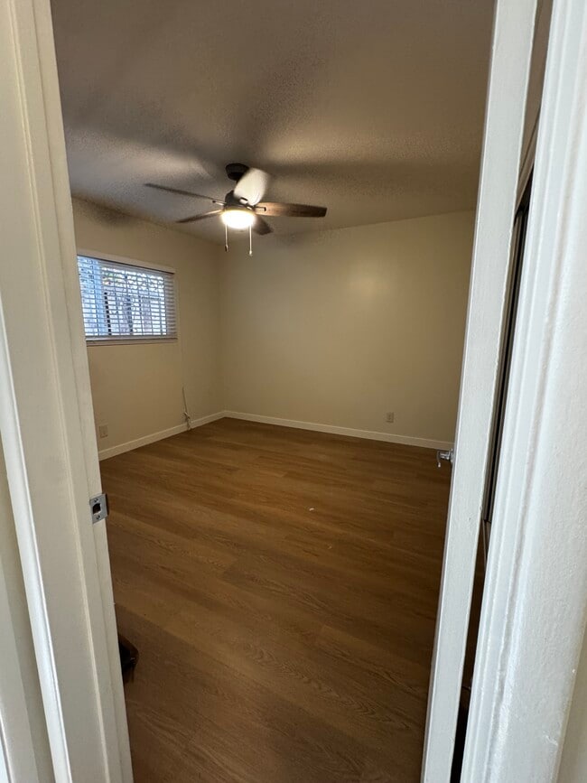 Main bedroom fit king size - 1500 Broadway Unidad B