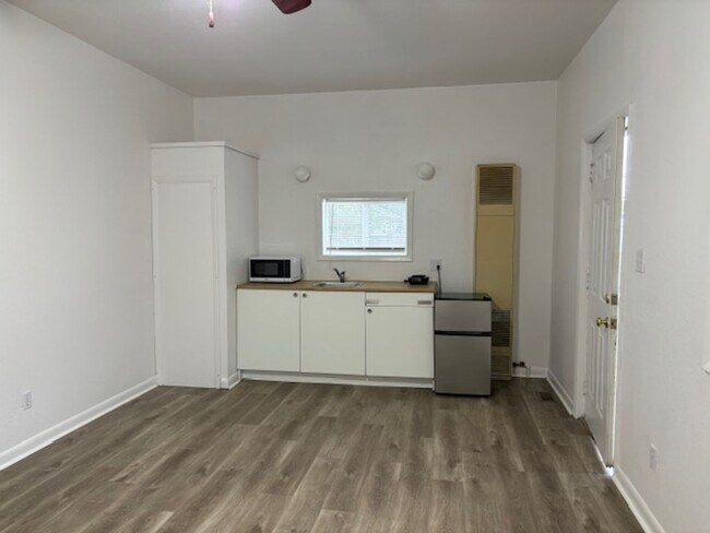 Photo - 3315 McComb Ave Unit Studio