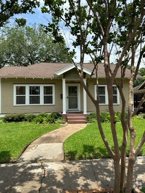 Building Photo - 1023 W Gardner St Rental