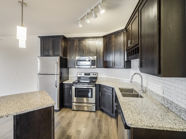 Electrodomésticos de acero inoxidable - Arbor Ridge Luxury Apartments