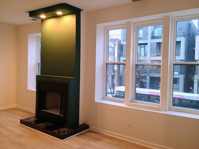 Building Photo - 2517 W Division St Unit 2nd fl front