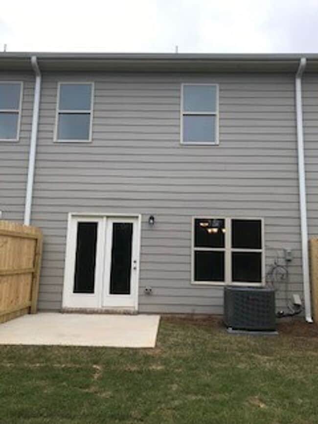 Photo - 3 Bedroom Townhome in Jonesboro!