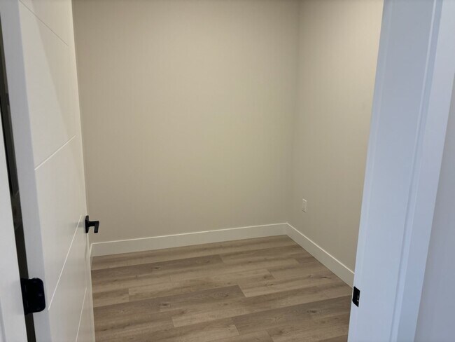 Photo - 45497 Campus Dr