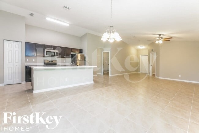 Photo - 1133 SW Eleuthera Ave