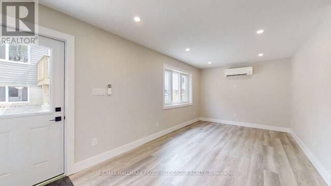 Photo - 176 Cundles Rd W