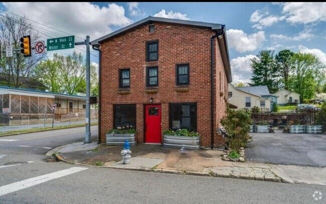 Building Photo - 401 W Main St Rental