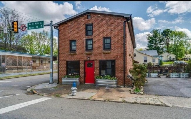Building Photo - 401 W Main St Rental