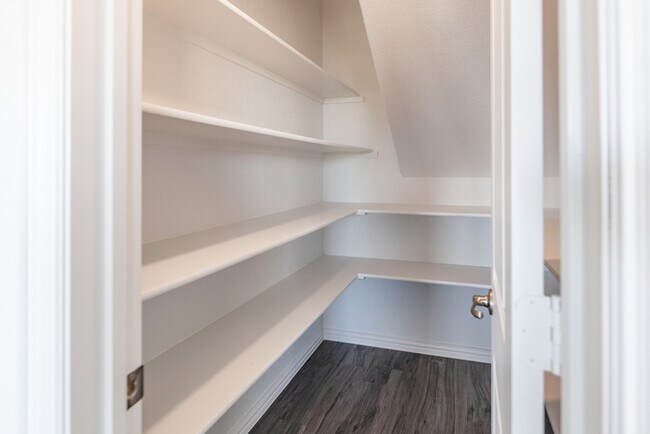 Photo - 2090 Peppermint Ln