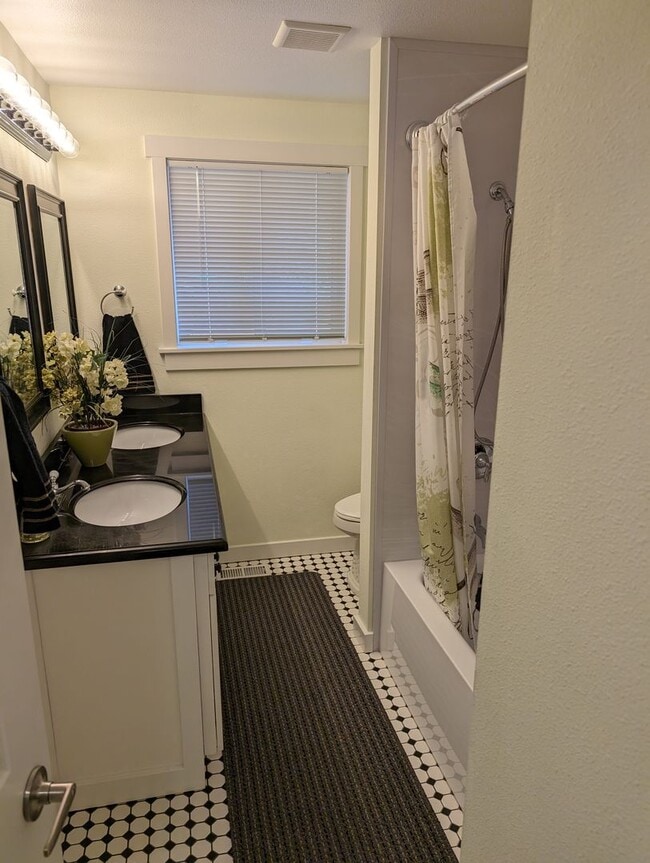 Photo - Highly Desirable Edmonds Rambler; 3 Bedroom 1 bath