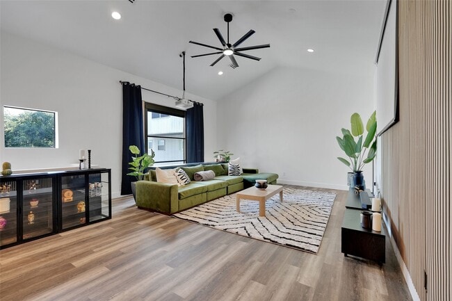 Photo - 2807 Jackson St