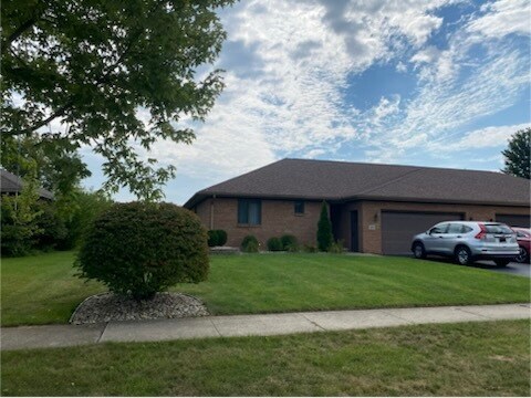 Front Yard / Landscaping - 689 Apple Blossom Ln Unit Condo