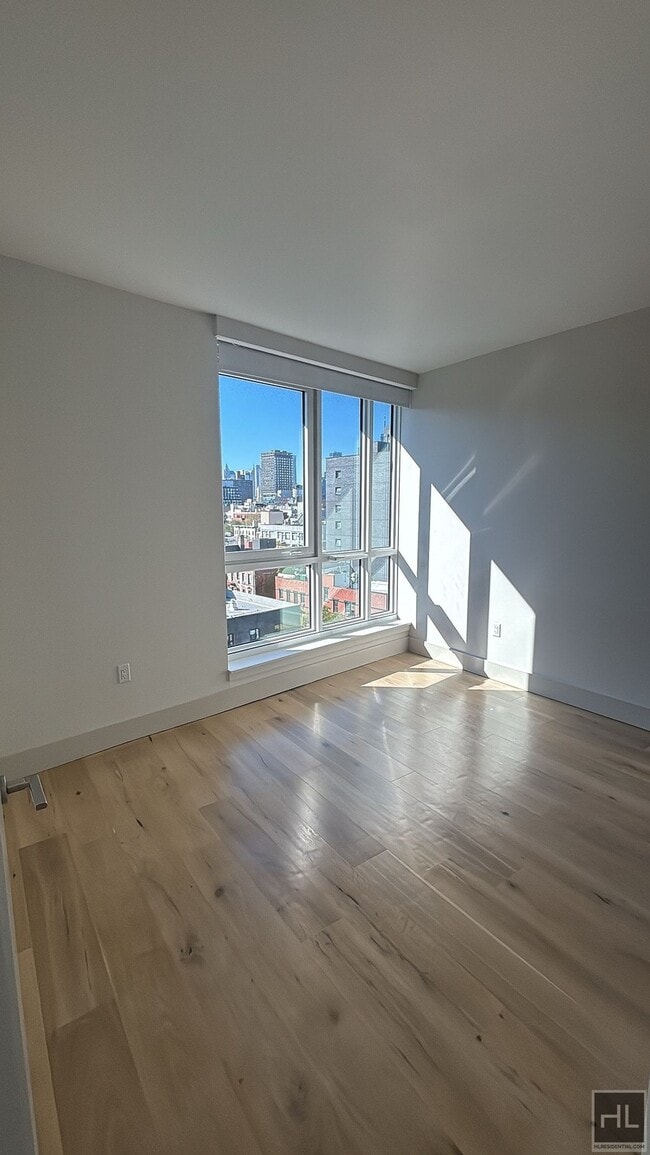 Photo - EAST 2ND ST Unidad 10A