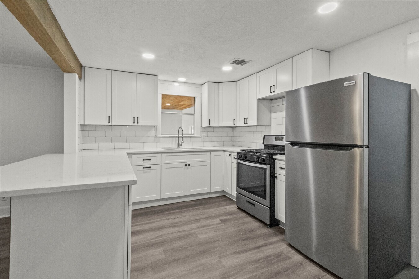 Photo - 802 Collins St