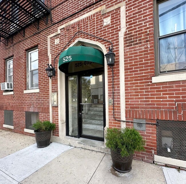 525 60th Street Apartments