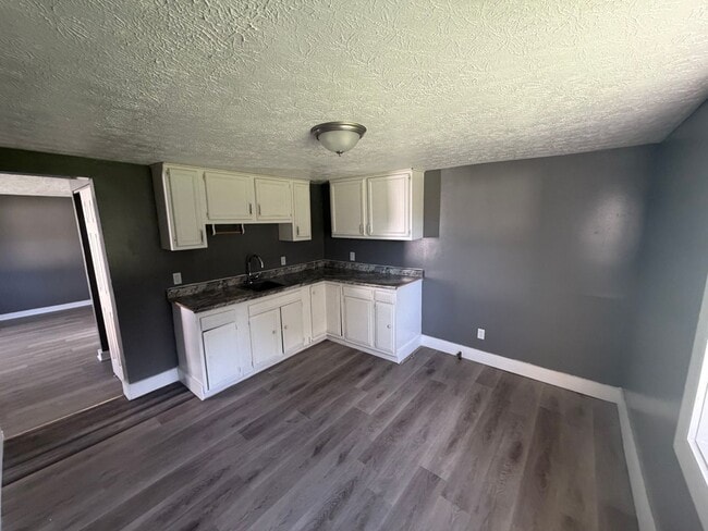 316 W 10th St Unit 316 W 10th St Unit 3