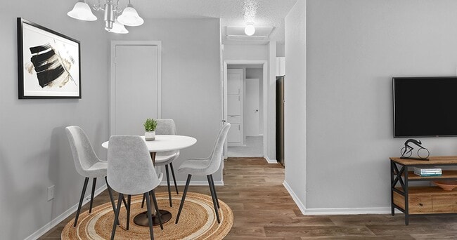 Hollytree Apartments