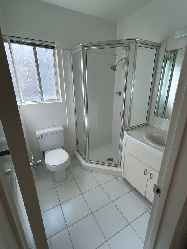 Photo - 1839-1841 Colby Ave