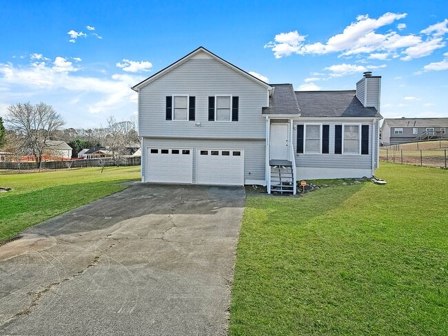 Building Photo - Charming 3 Bed, 2 Bath Home in Douglasvill...