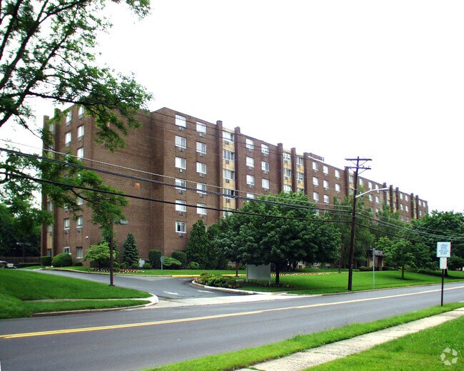 Cambridge Hall Condominiums OffCampus Housing, Ewing, NJ